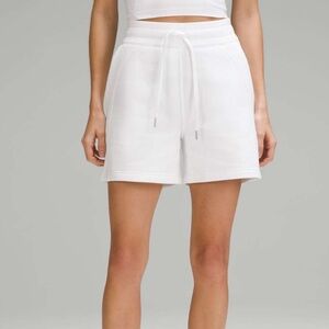 Lululemon | size 8 | scuba high rise short 5”